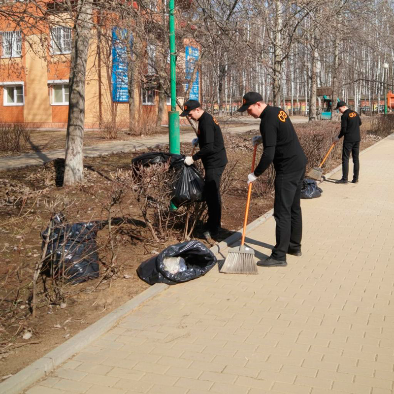 Уборка листьев в Мышкине